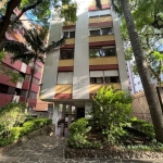 Apartamento de três quartos e duas vagas de garagem no bairro Moinhos de Vento em Porto Alegre.&lt;BR&gt;Excelente apartamento com localização privilegiada na Rua Marquês do Pombal! &lt;BR&gt;&lt;BR&g