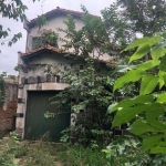 No bairro Cidade Baixa, uma casa de 4 dormitórios, terreno plano, medindo 8,14 por 34 m. A localização é o ponto forte deste imóvel. Situada na Lobo da Costa, no bairro Azenha, você estará a poucos mi