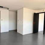 Excelente conjunto comercial (2 salas interligadas), com 98 m² de área privativa, divisórias, 2 banheiros, cozinha, andar alto, de frente, com sacada, sol leste, vista.&lt;BR&gt;*possibilidade de gara