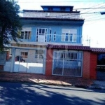 SOBRADO 8 DORMITORIOS 4 VAGAS COBERTAS &lt;BR&gt;Possui 440m², 3 andares, 8 quartos (dormitórios) sendo 3 suítes e 1 com hidromassagem, 7 banheiros, 2 cozinhas rústicas, varanda, 3 churrasqueiras, are