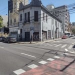 PRÉDIO COMERCIAL DE ESQUINA , NO BAIRRO BOM FIM.  COMPOSTO DE AMPLA  LOJA TÉRREA COM DUAS ENTRADAS PARA CLIENTES, MAIS 04 CORTINAS DE VISUALIZAÇÃO DE PRODUTOS PARA CLIENTES  e TRANSUENTES., COZINHA, B