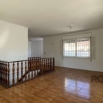 Casa com 360m², com ótimo aproveitamento no terreno, orientação solar Norte e Leste, com possibilidade de utilização residencial e comercial.&lt;BR&gt;&lt;BR&gt;No térreo possui 2 dormitórios, podendo