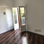 Apartamento à venda localizado na Avenida Farrapos, no bairro Floresta em Porto Alegre. Este imóvel conta com área construída de 62m², oferecendo 3 quartos e 1 banheiro. Prédio com interfone, sem elev