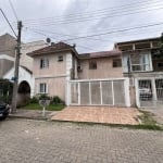 Linda casa Lagos de Nova Ipanema, a casa contém quatro dormitórios sendo uma suíte, que conta com uma sala de cinema com móveis sob medida. No sótão temos o 4º dormitório. Amplo living e cozinha com m