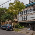 Cobertura Triplex, no primeiro piso 3 dormitórios , sendo 1 suíte, sala dois ambientes, sacada, cozinha, área de serviço, dependência de empregada, 3 banheiros, no segundo piso gabinete, 1 banheiro e 