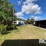 Terreno com duas casas, a primeira contendo 3 dormitórios, sala, banheiro social, cozinha e área gourmet, a segunda com 2 dormitórios, banheiro social, sala e cozinha. Além de galpão com churrasqueira