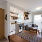 Apartamento 'MOBILIADO', 02 dormitórios, 01 banheiro social, cozinha montada, área de serviço com Junker, dormitórios com roupeiro e cama, banheiro montado, living 02 ambientes com sacada, s