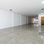 Loja térrea.&lt;BR&gt;200 metros privativos. Entre a Avenida Farrapos e Avenida Pernambuco. Ótima visibilidade para a rua. Éxcelente espaço interno.  Espaço aberto nos fundos. Ótimo fluxo de pessoas e