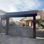 Casa de 2 dormitórios em rua calma no bairro Ipanema. Dormitórios amplos, bem arejados, ambos com ar condicionado split, armários feitos sob medida, de excelente qualidade. Dormitório do casal com cam