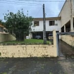 VENDE CASA COM 3 DOMITÓRIOS, SENDO 1 SUITE, SALA, COZINHA, BANHEIRO SOCIAL, LAVANDERIA, PISO PORCELANATO, PÁTIO NA FRENTE E NOS FUNDOS ,DEPOSITO, GAS CENTRAL, JUNKER, GARAGEM COBERTA PARA 2 CARROS. &l