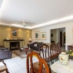 Que casa incrível na Vila Assunção! Uma oportunidade única de morar em um dos bairros mais desejados de Porto Alegre, com todo o conforto, elegância e lazer que você e sua família merecem.&lt;BR&gt;&l