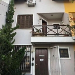 Lindo Sobrado de 3 andares no bairro Hípica&lt;BR&gt;&lt;BR&gt;*Primeiro pavimento&lt;BR&gt;- sala com piso laminado&lt;BR&gt;- Cozinha com móveis sob medida&lt;BR&gt;- Banheiro&lt;BR&gt;- Área de ser