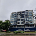 Apartamento 03 dormitórios 231,80m privativos, garagem fechada no Bairro Petrópolis, sendo uma suíte, sala de estar com sacada, sala de jantar, dependência de empregada. Ensolarado, espaçoso e aconche