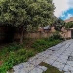 Residência à venda no bairro Lomba do Pinheiro! A casa oferece sala de estar, cozinha ampla, banheiro social e 2 dormitórios, com ambientes espaçosos e bem iluminados. Conta também com área com churra