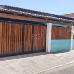 Casa a venda em Canoas no bairro Harmonia. O terreno todo murado, possui 312m² e conta duas casas, a da frente tem 2 dormitórios, 2 banheiros, sala, cozinha, garagem coberta para 4 carros. A casa dos 