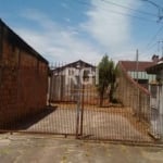 Terreno de 11x 50 com 3 casas não averbadas. Uma das casa de frente para a rua funcionava uma lancheria, as outras duas são residenciais. &lt;BR&gt;Fácil acesso a AV.GETÚLIO VARGAS, AV. GUILHERME SCHE