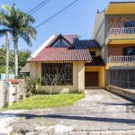 Excelente casa em condomínio com 190m2, com amplo living para 02 ambientes, lavabo, 03 dormitórios sendo uma suíte, banheiro social, amplo pátio com piscina, churrasqueira, 02 vagas de garagem.&lt;BR&