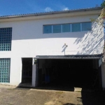 Orientta imóveis vende ótimo pavilhão ,localizado no bairro Niterói em Canoas, terreno medindo 11 x 44 m de extensão da frente a fundos. Casa de madeira , mais um pavilhão de construção mista. Constit