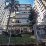 Apartamento de 3 dormitórios sendo 1 suíte em localização privilegiada. Possui dependência completa. Sala ensolarada com ótima orientação solar e todas as peças amplas. Possui 1 vaga coberta e escritu