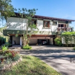 Belíssima casa à moda antiga no Jardim do Sol. Arquitetura contemporânea, conforto e bom gosto. Forros em madeira de lei, escada em Ipê. Ampla e muito bem iluminada. Perfeita para festas em família. 6