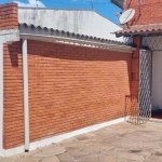 Ótima casa com extenso terreno em rua calma do bairro camaquã. Para quem busca conforto de uma rua silenciosa e um grande pátio para família, essa é a casa que você procura. &lt;BR&gt;&lt;BR&gt;A casa