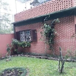 Casa em Porto Alegre, no bairro Pedra Redonda, com 2 dormitório(s), e 2 banheiros, à venda.