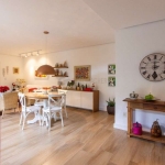 Casa térrea, 3 quartos, edícula, com 2 suites, pátio - Bairro Guarujá