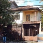 Casa grande na Av Nonoai, composta de sala de estar, 3 dormitorios, 2 banheiros, area de serviço, cozinha, peças amplas e terreno grande com bastante espaço para carros. Nos fundos galpão grande no pá