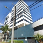 Linda sala comercial, finamente decorada por arquiteto, em ótima região de Canoas.&lt;BR&gt;Localizada próxima ao Fórum de Canoas, esquina com a DR. Barcelos.&lt;BR&gt;&lt;BR&gt;A sala conta com uma s