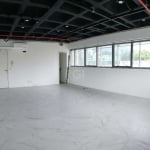 Ampla sala comercial de 55m² no bairro Auxiliadora, Imóvel com piso e 2 splits, 1 vaga de garagem rotativa.&lt;BR&gt;Condomínio com auditório, 2 salas de reuniões, gerador próprio, portaria 24 horas e