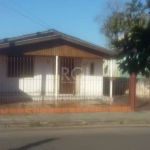 Ótima Casa 3 Dormitórios em terreno medindo 10 X 30. Está em fase final de inventário. Não financia.