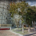 Apartamento com 3 dormitórios, 1 vaga coberta, elevador, 4° andar, salão de festas, playgroud, portariae e 1 vaga de estacionamento coberta com 20,00m².&lt;BR&gt;No bairro: O Humaitá é um bairro da Zo