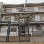 Apartamento de 2 dormitórios de frente com sacada em um dos quartos, sala, cozinha espaçosa, dependência completa, banheiro social, todo reformado inclusive elétrica e hidráulica, ventilado e iluminad