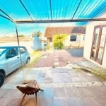 Excelente casa no bairro Camaquã com 2 dormitórios, 1sala, 1 banheiro auxiliar, cozinha, vaga para 5 carros, pátio, no mesmo terreno tem outra casa com 2 dormitórios, 1 banheiro auxiliar, amplo living