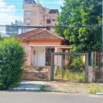 Terreno a venda no centro de Canoas medindo 10x27, muito bem localizado. Possui uma casa antiga precisando de muitos reparos ou demolição. Oportunidade para construtoras, temos o terreno ao lado a ven