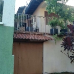 Casa 2 dormitórios com closet e suíte, Sala de estar e jantar, banheiro, lavabo, escritório, cozinha, churrasqueira, forno a lenha, lavanderia, garagem para 2 carros. Não aceita financiamento bancário