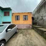 Terreno com leve aclive de 6,60 X 39,60, sobre o terreno existe duas casa de 1 dormitório, uma de alvenaria e outra de madeira não averbadas.