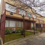 Apartamento de 2 dormitórios, 77 m² de área útil, sala de estar e jantar, cozinha grande, dependência aberta, banheiro social e auxiliar com área de serviço separada, bem iluminado, silencioso, ventil