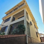 casa diferenciada, estilo tradicional, 7 dormitórios, 2 casas, acessos independentes, pátio comum c/estacionamento, área gourmet, vista, sacadas, escritório, semi mobiliada, 2 churrasqueiras, seguranç