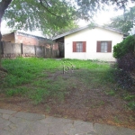 Casa de alvenaria, dois dormitório, sala, ampla cozinha e banheiro.  Possui também um anexo. Amplo terreno com 11 metros de frente por 48 metros de frente a fundos.