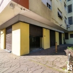 Loja com 74m², toda reformada com piso porcelanato, teto de gesso rebaixado, cozinha, pequeno deposito, cofre de parede, câmeras de segurança do condomínio. Tem 03 enormes vitrines com vidro 10 mm bli