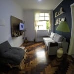 Apartamento de 02 dormitórios , banheiro social com ventilação natural, sala ,cozinha com área de serviço. Com ótima posição solar e bem arejado, localizado em ponto central da cidade com todas as com