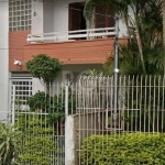 Vende Prédio no Bairro Rio Branco. Terreno medindo 6,60 x 30,00. O prédio tem 3 apartamentos desocupados, que precisam de reformas, ou uma nova construção no terreno.&lt;BR&gt;Excelente localização, p