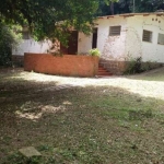 Casa no Retiro da Ponta grossa com garagem para barcos, fundos para o rio, amplo pátio, com excelente sombra. Casa com 3 dormitórios, 2 banheiros, dependência de empregada, sala com lareira. Venha con