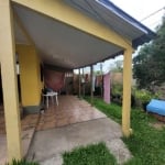 vendo terreno com duas casas. sendo 3 quartos 2 banheiros social. cozinha, área de serviço. lugar ótimo para moradia, churrasqueira,  garagem coberta, quintal,  Aceita avaliar oferta de dação, como pa