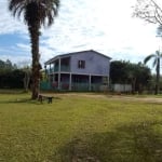 SÍTIO COM 1,5 Ha,  COM 2 CASAS, UM SOBRADO SALA , COZINHA, 3 DORMITÓRIOS SENDO OS 3 SUÍTE, GARAGEM. A SEGUNDA CASA COM 2 DORMITÓRIOS, SALA , COZINHA , BANHEIRO E GARAGEM. POSSUI 2 GALPÕES SENDO QUE UM