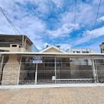 Vendo excelente casa toda reformada, 2 dormitórios, sala, cozinha, banheiro e área  de serviço, churrasqueira, garagem com portão automatizado, sistema de monitoramento por câmeras.&lt;BR&gt;Na melhor