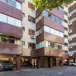 Excelente apartamento, localizado no Bairro Tristeza, o mais cobiçado da zona sul de Porto Alegre, com 3 dormitórios sendo 1 ampla suíte com móveis em madeira nobre e banheira de hidromassagem, living