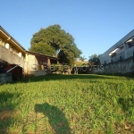 Excelente terreno bem localizado com pequena casa em alvenaria. Excelente locação na Avenida Nonoai. Medindo 12x47,50m.