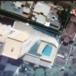 Terreno com 544m² no bairro Menino Deus &lt;BR&gt;Terreno no bairro Menino Deus.&lt;BR&gt;Plano e com duas frentes.&lt;BR&gt;No terreno há um prédio de alvenaria, com dois pavimentos, constituído de q